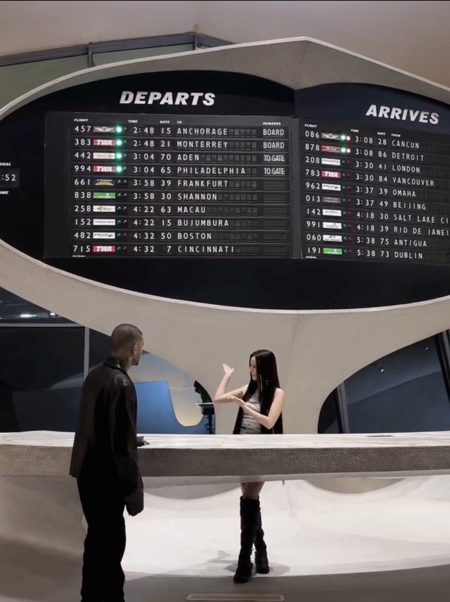 Bagi Jisoo BLACKPINK, ini adalah kolaborasi pertamanya sebagai solois. Dan bagi Zayn Malik, ini adalah comeback-nya setelah merilis album ROOM UNDER THE STAIRS tahun lalu. Foto: dok. Instagram @sooyaaa__