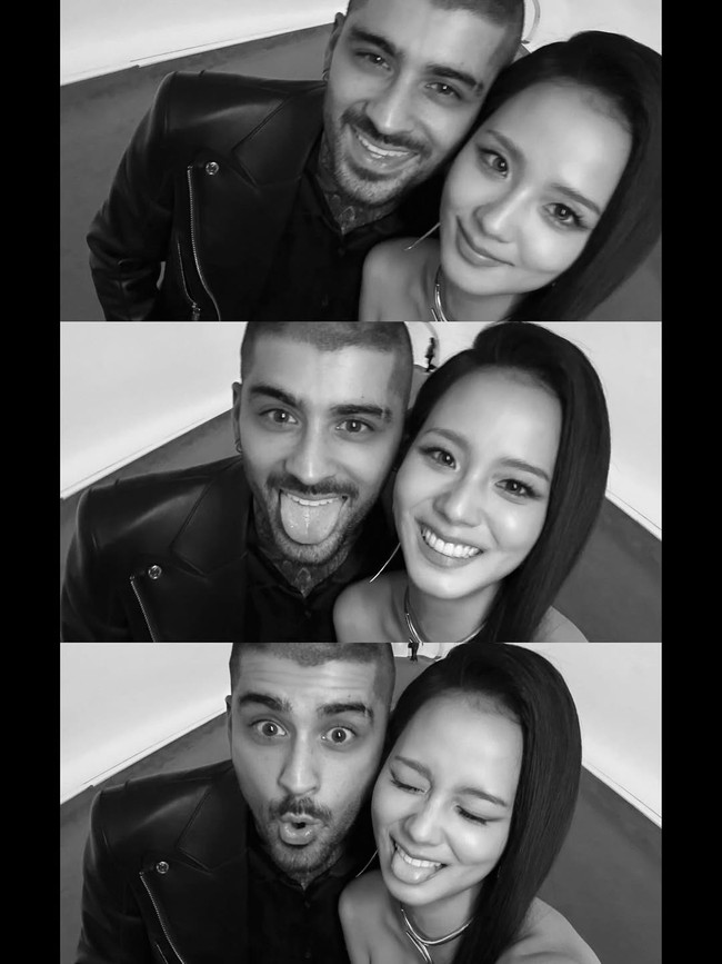 Meski video klipnya menggambarkan kisah emosional mereka sebagai pasangan kekasih di luar angkasa, suasana di balik layar terlihat hangat dan penuh canda. Jisoo BLACKPINK dan Zayn Malik bahkan menampilkan ekspresi imut saat berfoto bersama. Foto: dok. Instagram @sooyaaa__