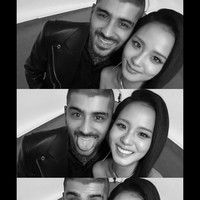 Meski video klipnya menggambarkan kisah emosional mereka sebagai pasangan kekasih di luar angkasa, suasana di balik layar terlihat hangat dan penuh canda. Jisoo BLACKPINK dan Zayn Malik bahkan menampilkan ekspresi imut saat berfoto bersama. Foto: dok. Instagram @sooyaaa__