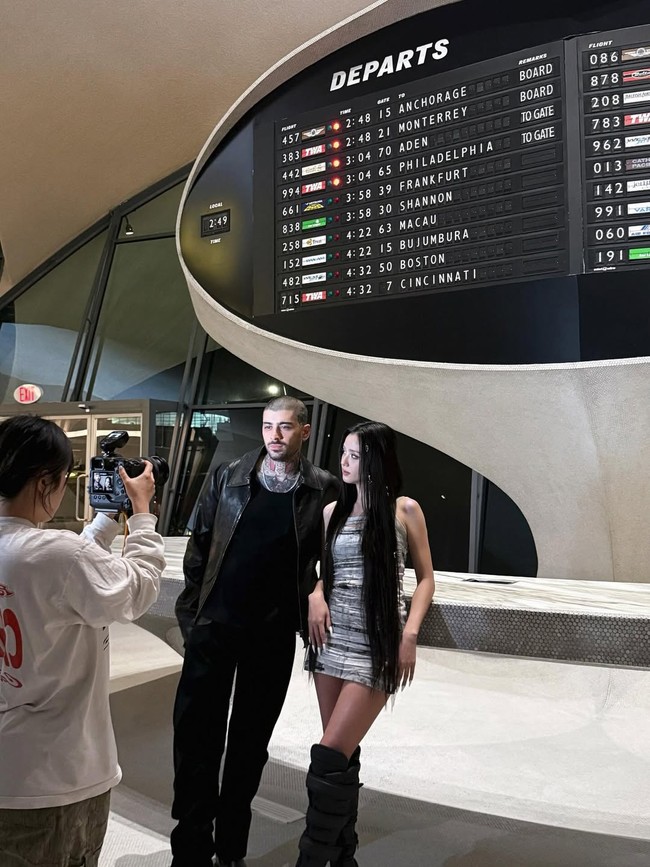 Lewat caption Instagram-nya, Jisoo BLACKPINK juga mengatakan, “Zayn, bekerjasama denganmu sungguh istimewa. Aku sangat berterima kasih atas kebaikanmu dan suaramu yang luar biasa.” Foto: dok. Instagram @sooyaaa__