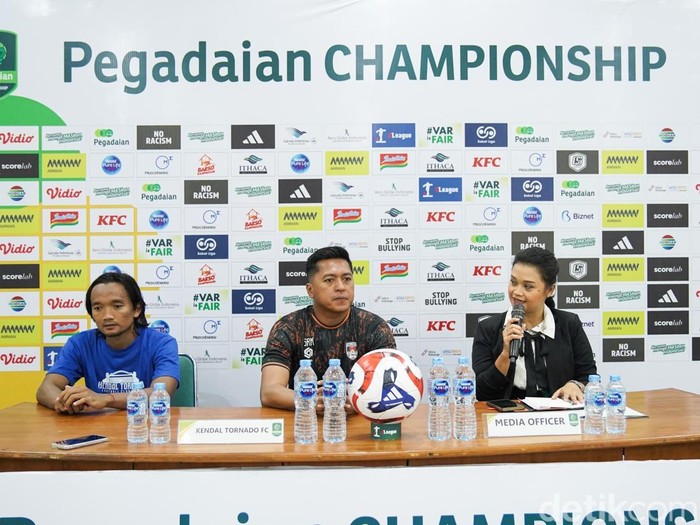 Jumpa pers Kendal Tornado FC di Stadion Maguwoharjo, Sleman, Sabtu (11/10/2025).