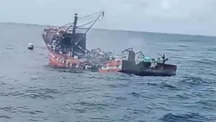 Kapal Motor (KM) bernama Anugerah Indah 18 setelah meledak di perairan Samudra Hindia NTB