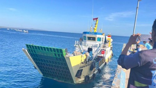 Kapal rede KM Gandha Nusantara 10 yang berlabuh di pelabuhan NBS Kupang, NTT.