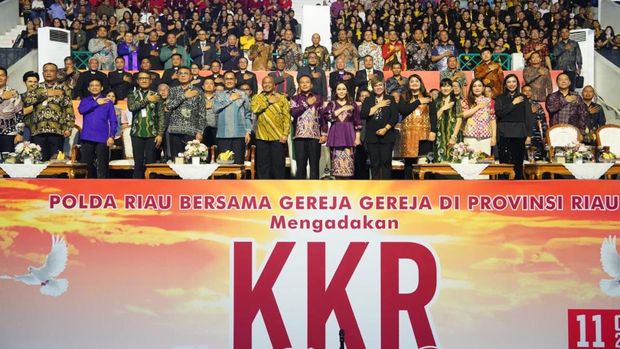 Kapolda Riau Irjen Pol Herry Heryawan menyerukan Green Policing di Kebaktian Kebangkitan Rohani (KKR) di Kota Pekanbaru, Sabtu (11/10/2025).