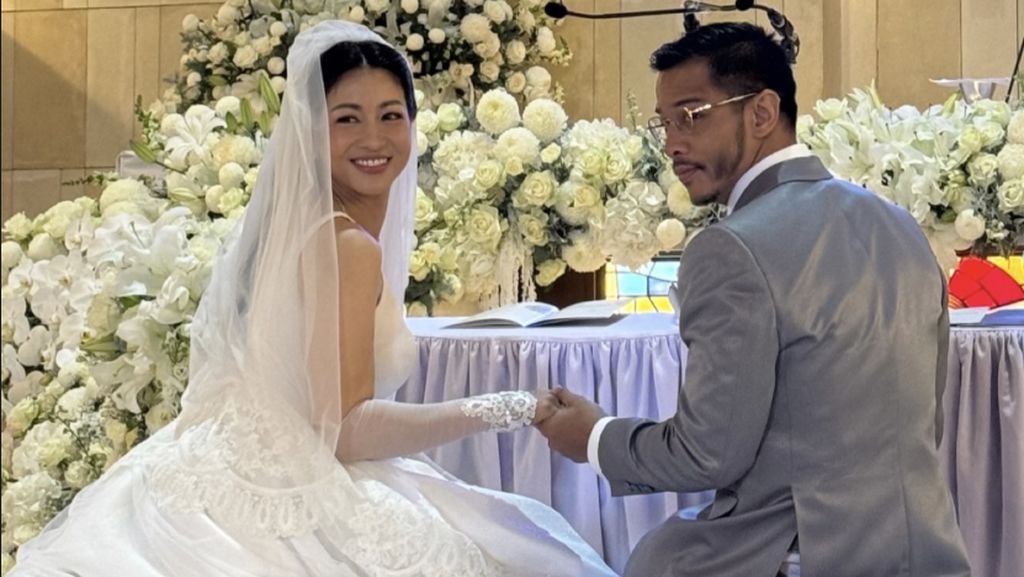 Congrats! Karenina Sunny Resmi Menikah, Steve Emmanuel Juga Hadir