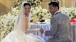 Congrats! Karenina Sunny Resmi Menikah, Steve Emmanuel Juga Hadir
