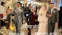 Pemberkatan pernikahan hanya dihadiri oleh keluarga dan sahabat dekat. Foto: Instagram Story @kerenina_sunny