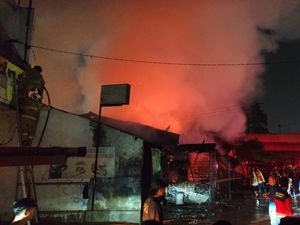 Kebakaran Bengkel-Warung Madura di Cikunir Bekasi, 4 Damkar Diterjunkan