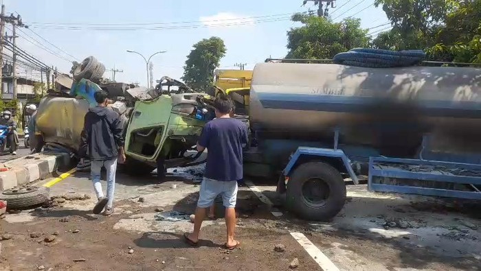 Kecelakaan beruntun di Pasuruan