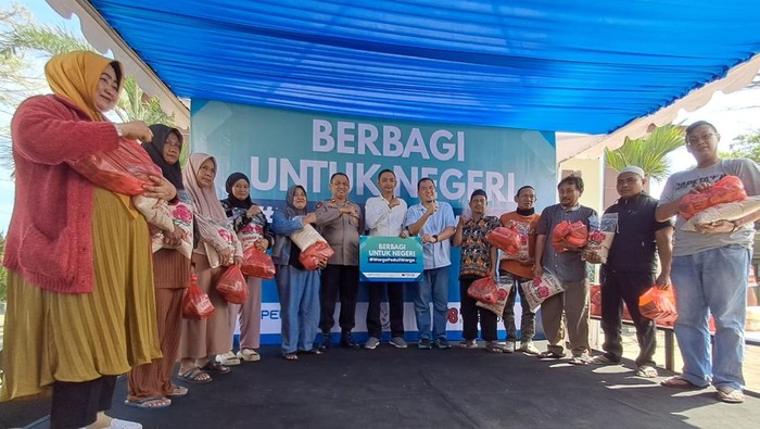 Komunitas aktivis 1998, 98 Resolution Network salurkan 2.250 paket sembako ke warga (dok istiemwa)