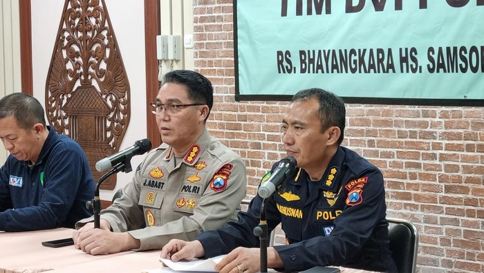 Konferensi pers korban ponpes Al Khoziny Sidoarjo ambruk di RS Bhayangkara Surabaya H.S Samsoeri Mertojoso.