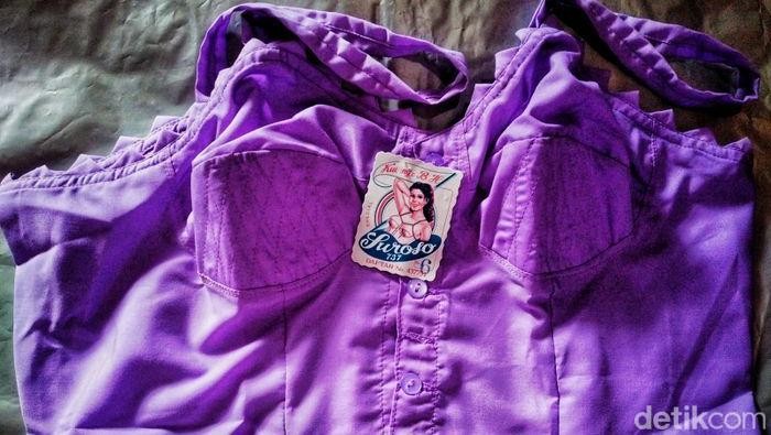 Kutang Suroso produksi Juwiring Klaten yang masih bertahan.