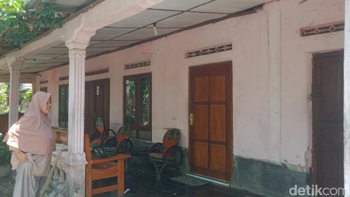Rumah produksi kutang Suroso di Juwiring, Klaten.