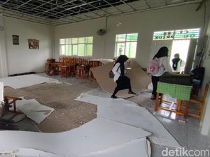 Video: Plafon Kelas MAN 1 Polman Ambruk Karena Angin, 1 Siswi Tertimpa