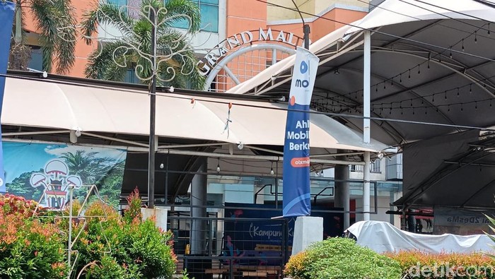 Melihat dari dekat Grand Mall Bekasi yang kini tutup