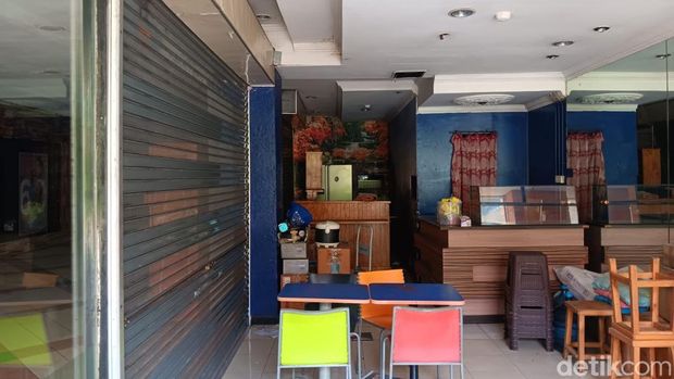 Melihat dari dekat Grand Mall Bekasi yang kini tutup