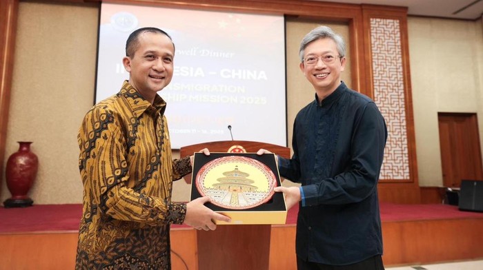 Menteri Transmigrasi M. Iftitah Sulaiman Suryanagara