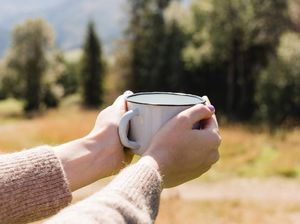 Ngopi Pagi atau Malam? Begini Cara Ideal Minum Kopi agar Nikmat Maksimal