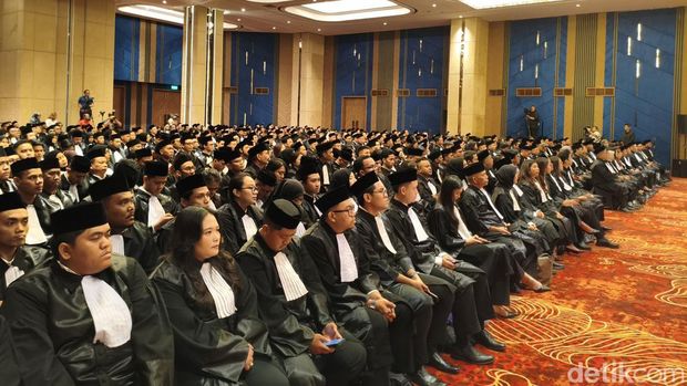 Otto Hasibuan melantik 639 calon advokat Peradi, Sabtu (11/10/2025).