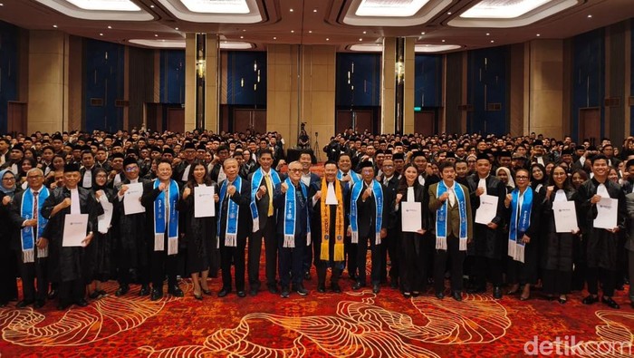 Otto Hasibuan melantik 639 calon advokat Peradi, Sabtu (11/10/2025).