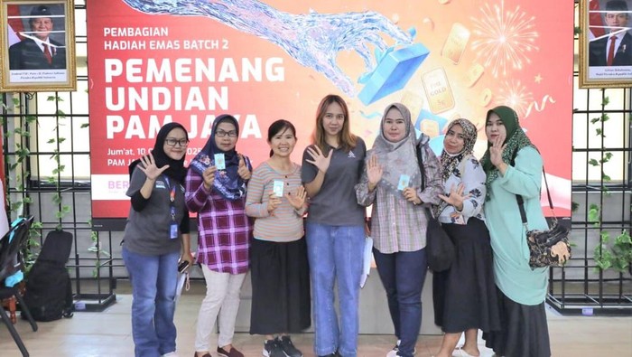 PAM Jaya Bagikan Total 500 Keping Emas bagi Pelanggan Sambungan Baru