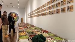 Mirip Kue! Lihat Karya Seni Rajutan Gak Biasa Ini di Dialogue Kemang