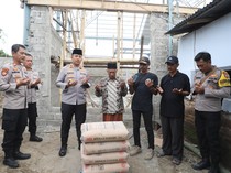 Bangun Kebersamaan, Polres Kediri Salurkan Bantuan untuk Masjid di Kepung