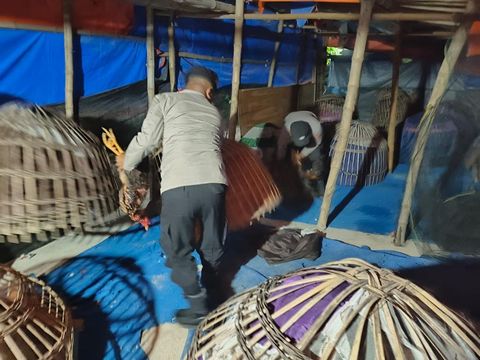 Dalam satu hari, jajaran Polres Lamongan berhasil menggagalkan dua kegiatan judi sabung ayam di dua lokasi berbeda.