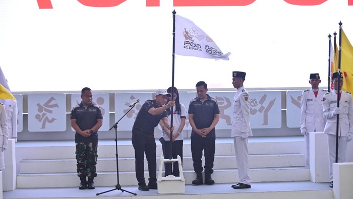 Seremoni pembukaan berlangsung di dua lokasi kota Kudus, yaitu Djarum Arena Kaliputu dan Alun-alun Simpang Tujuh Kudus, Sabtu (11/10/2025). Rangkaian acara diawali upacara pembukaan yang dihadiri oleh Ketua KONI Pusat Letjen TNI (Purn) Marciano Norman, Bupati Kudus Sam’ani Intakoris, Deputi II Kemenpora Bidang Pengembangan Industri Olahraga Raden Isnanta.
