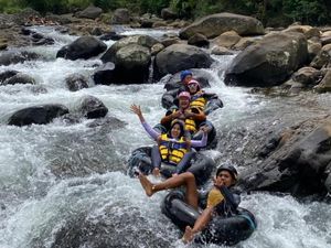 Petualangan Seru Sambil Uji Adrenalin di River Tubing Cadas Ngampar