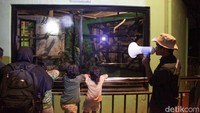 Ragunan Night Zoo atau wisata malam Ragunan akan dibuka pukul 18.00 WIB hingga 22.00 WIB.