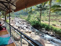 Ngopi Sambil Tenangkan Pikiran di Cadas Ngampar Ciamis