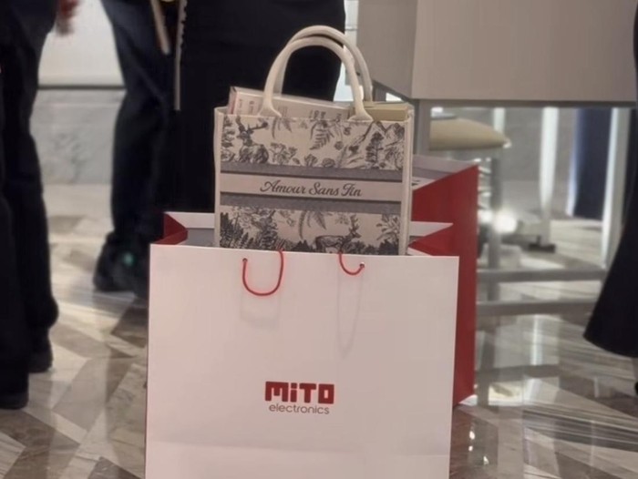 Souvenir pernikahan Amanda Manopo dan Kenny Austin