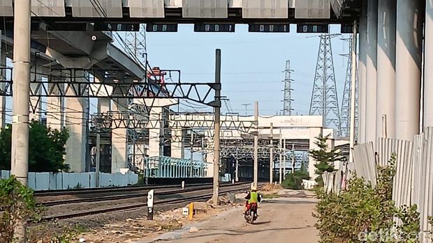 Stasiun KRL JIS mulai kelihatan wujudnya