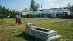Tak Ada Kelas, Halaman pun Jadi: Semangat Anak SDN di Cariu Tak Luntur