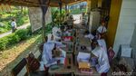 Tak Ada Kelas, Halaman pun Jadi: Semangat Anak SDN di Cariu Tak Luntur