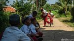 Tak Ada Kelas, Halaman pun Jadi: Semangat Anak SDN di Cariu Tak Luntur