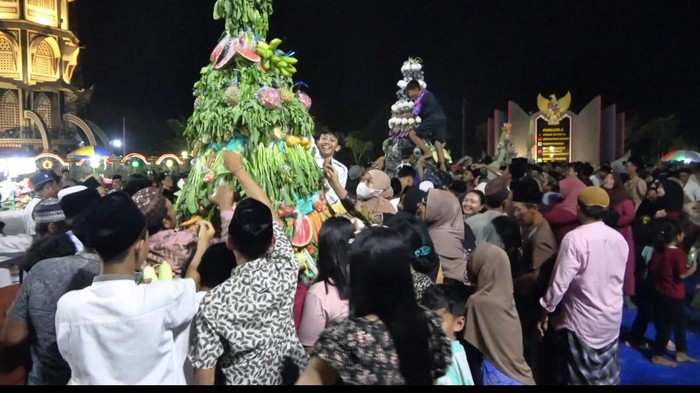 Tradisi sedekah bumi di Desa Balun Lamongan