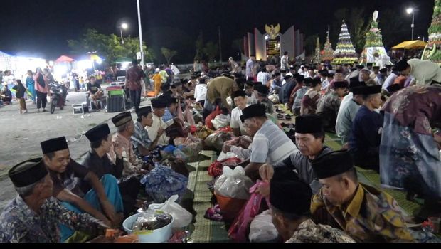 Tradisi sedekah bumi di Desa Balun Lamongan