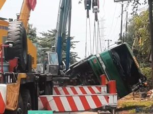 Truk Terguling di Cileungsi Bogor, Arus Lalu Lintas Sempat Tersendat