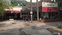 Kedai Roti Legendaris di Bandung: Nuansa Jadul, Harga Cuma Rp 5 Ribu Kedai Roti Legendaris di Bandung: Nuansa Jadul, Harga Cuma Rp 5 Ribu