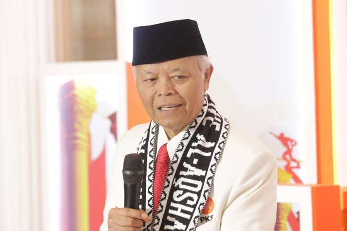 Wakil Ketua MPR RI Hidayat Nur Wahid (HNW)