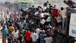 Warga Gaza Berebut Pasokan Bantuan di Tengah Gencatan Senjata