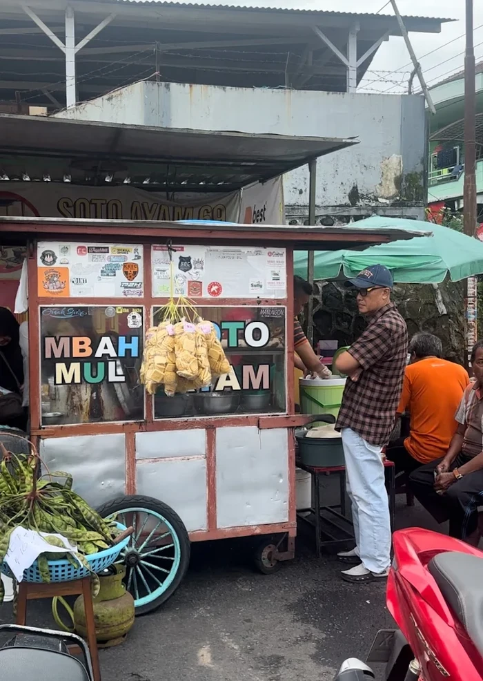 Warung Soto ‘Mbah’ Legendaris di Jawa