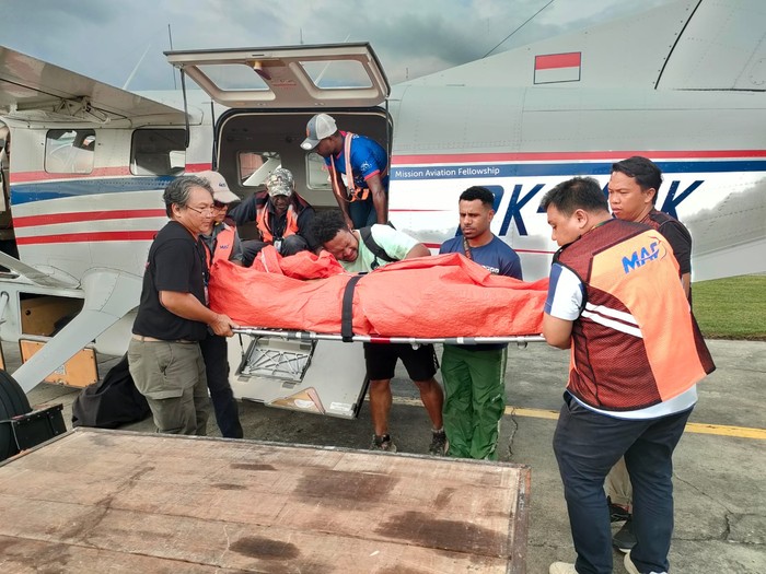 Seorang guru bernama Melani Wamena (31) di Kabupaten Yahukimo, Papua Pegunungan, tewas dianiaya sekelompok orang tidak dikenal (OTK).