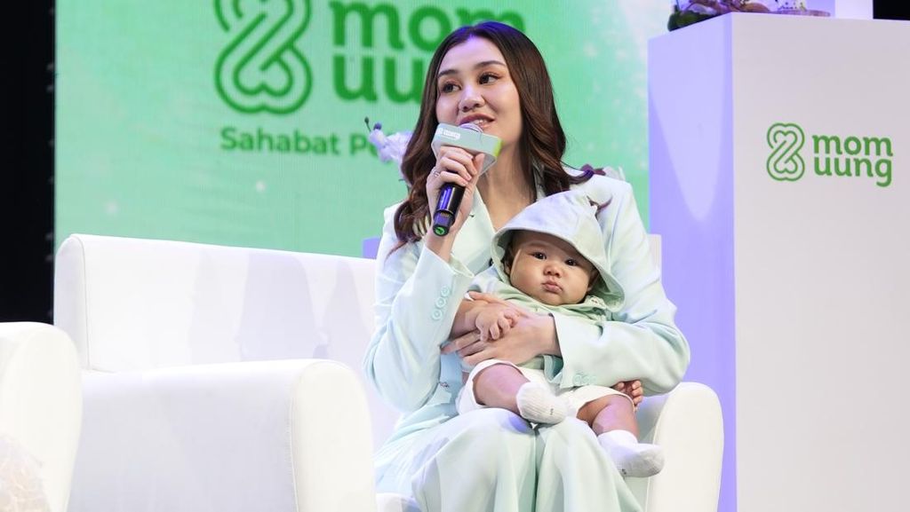 Komitmen Aaliyah Massaid Beri ASI Untuk Kebaikan Anak