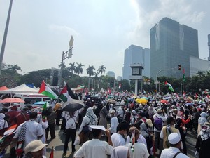 Massa Kompak Nyanyi Heal The World di Aksi Bela Palestina Patung Kuda