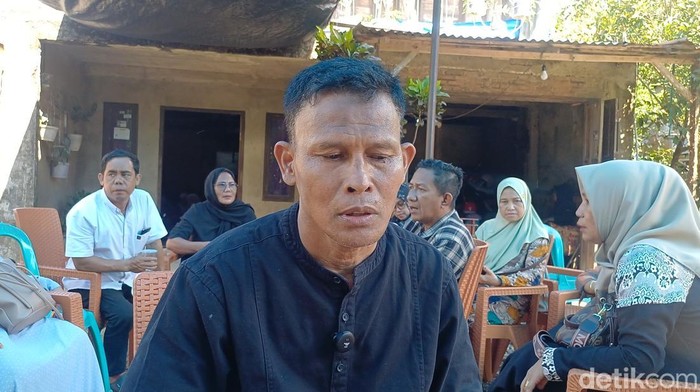 Ayah Letda Fauzy, Serma Sulkarnain.