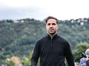Barcelona Pilih Fabregas untuk Gantikan Hansi Flick