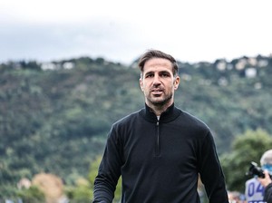 Barcelona Pilih Fabregas untuk Gantikan Hansi Flick